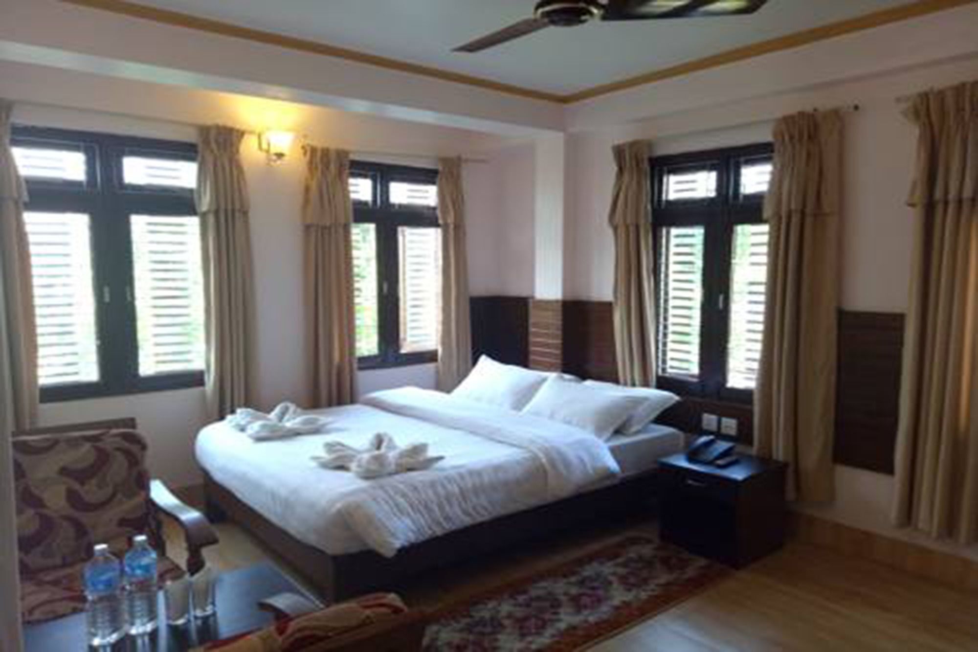 Hotel Alpine Villa Pokhara Esterno foto